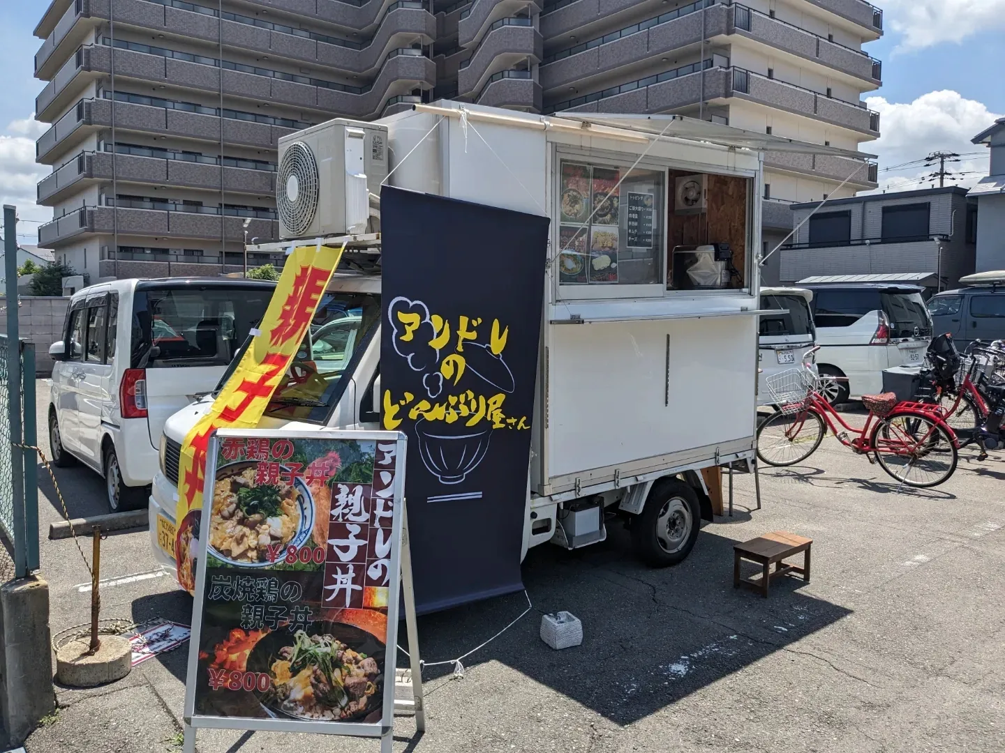 関西の出店場所で営業中の移動販売(キッチンカー・フードトラック)